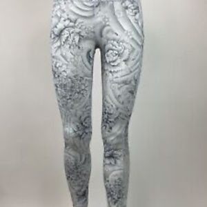 Lululemon NWT Wunder Under LR Tight Size 4